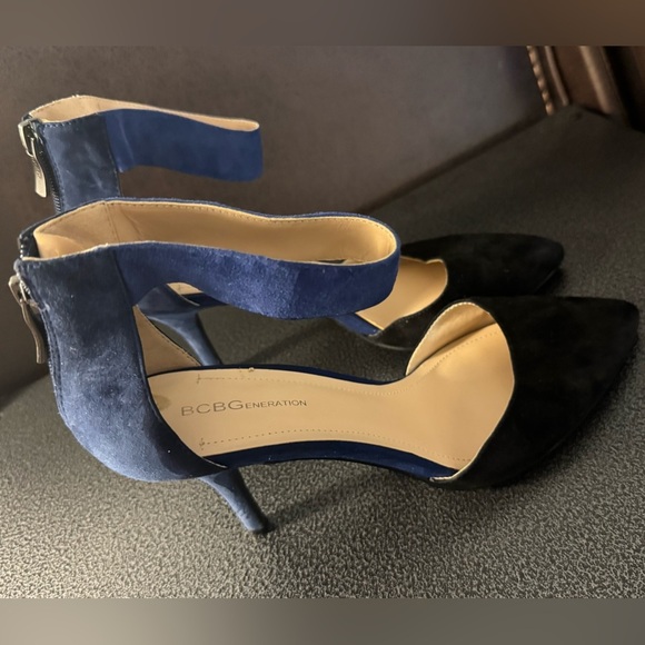 BCBGeneration Black and Blue Heels with Striking Design - Picture 1 of 4
